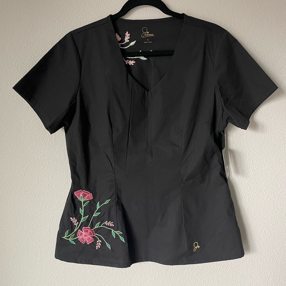 Scrub top from jaanuu